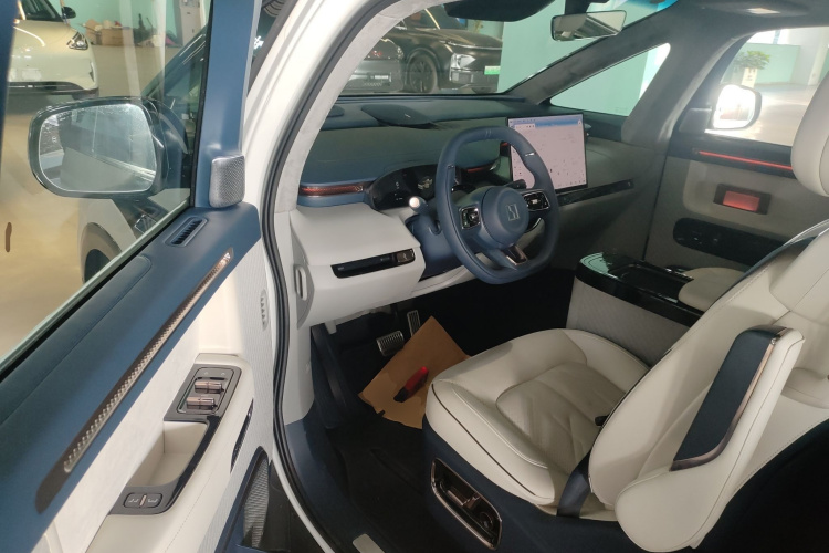 极氪 极氪MIX 2024 汽车图片 #16