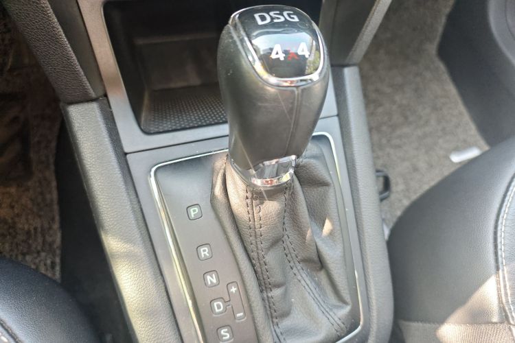 Skoda Yeti 2015 car image #16