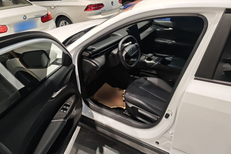 Changan Lamore 2023 car image #16