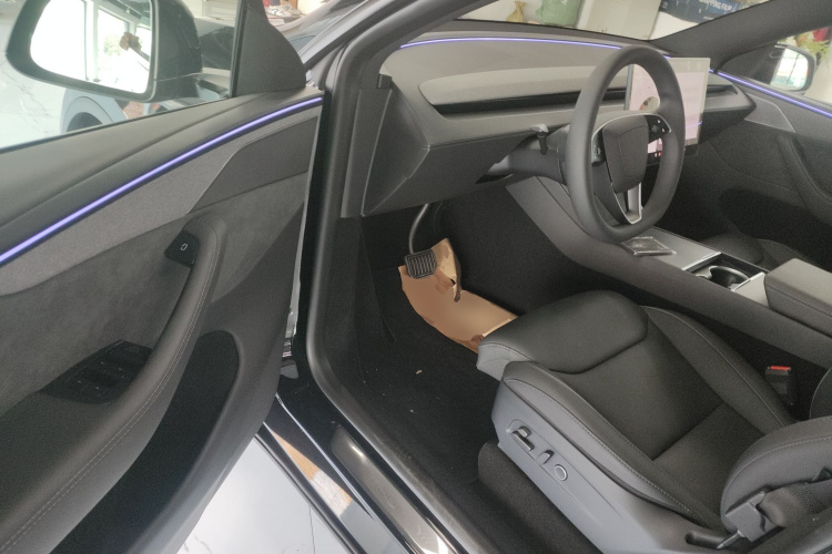 特斯拉 Model Y L 2025 汽车图片 #16