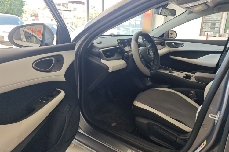 BYD Seal 05 DM-i 2025 car image #16