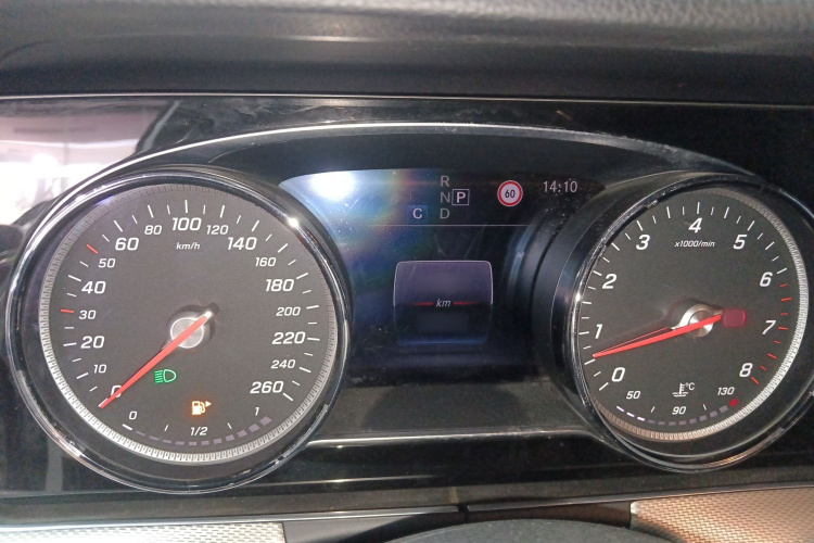 Mercedes-Benz E Class 2017 immagine di auto #16