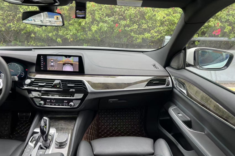 BMW 6 Series GT 2019 car image #16