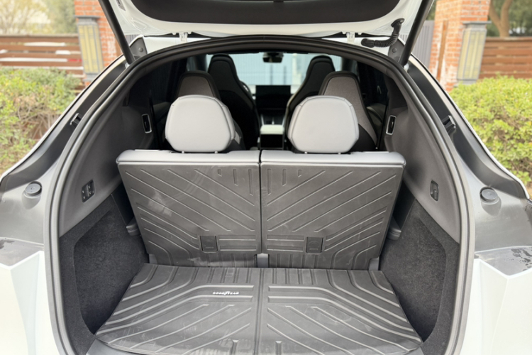 特斯拉 Model Y L 2025 汽车图片 #16