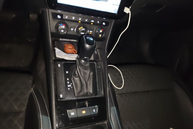 Skoda Superb 2019 car image #16