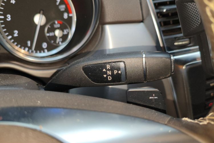 Mercedes-Benz M Class 2015 car image #16