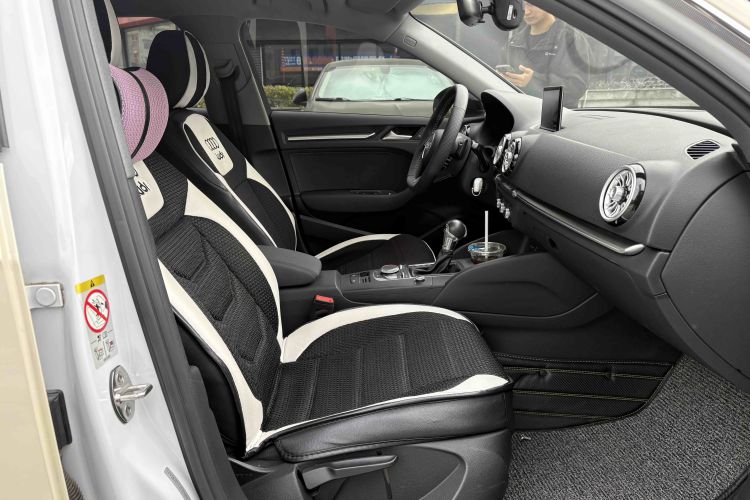 Audi A3 2018 car image #16