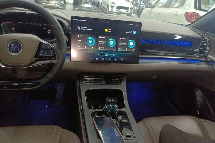 BYD Han 2021 car image #16