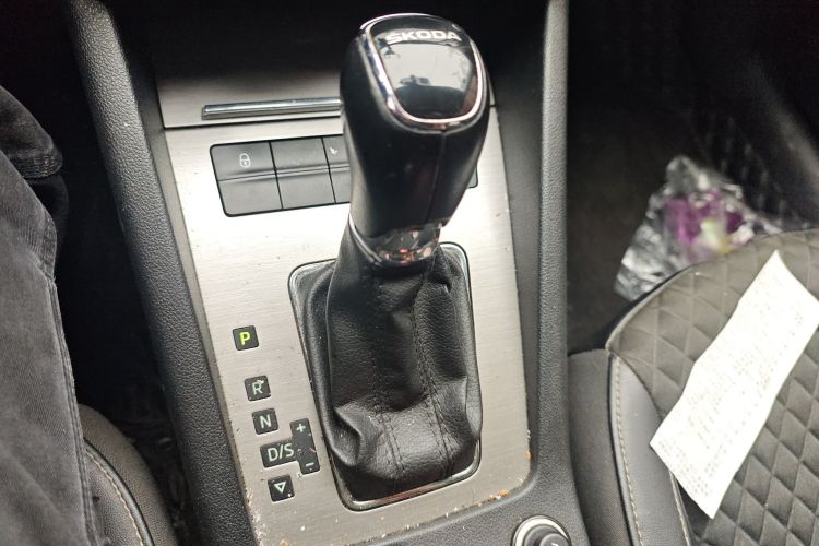 Skoda Octavia 2018 car image #16