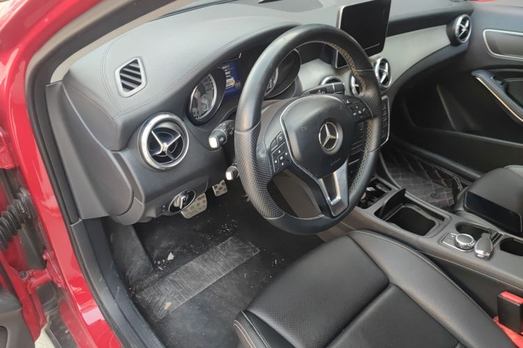 Mercedes-Benz GLA Class 2016 car image #16