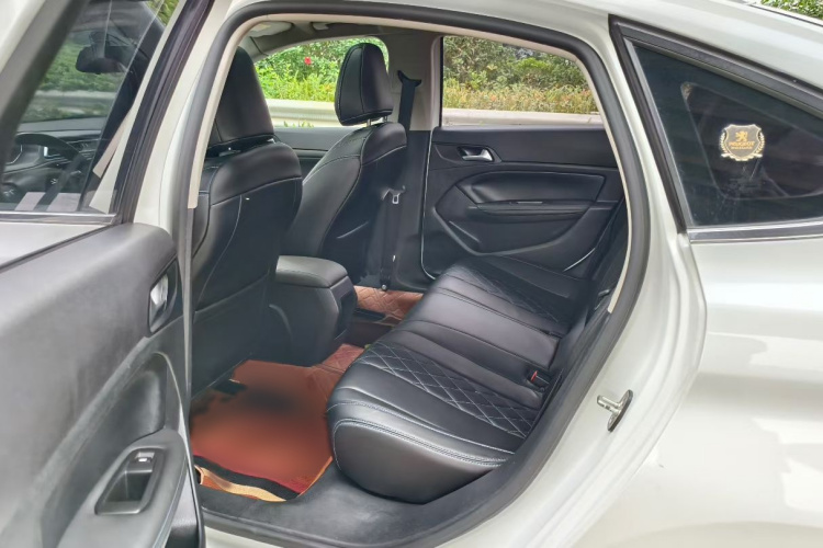 Peugeot 308 2019 car image #16