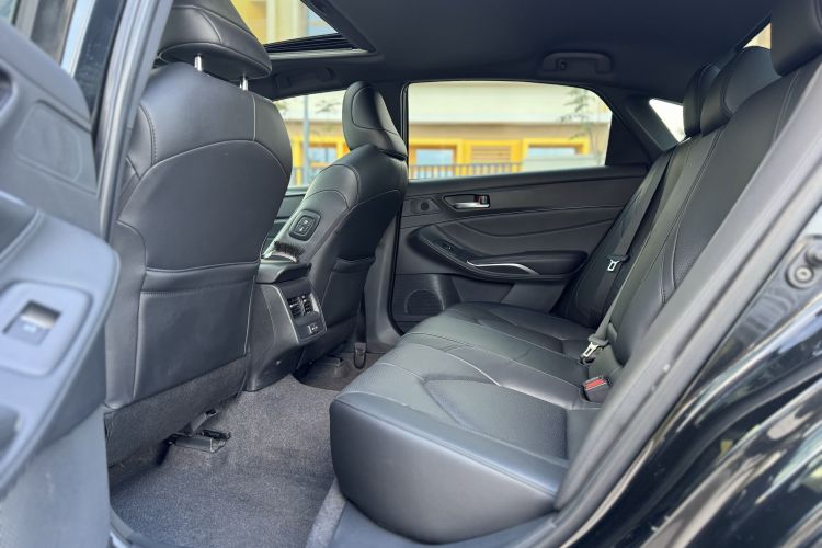 Toyota Avalon 2023 car image #16