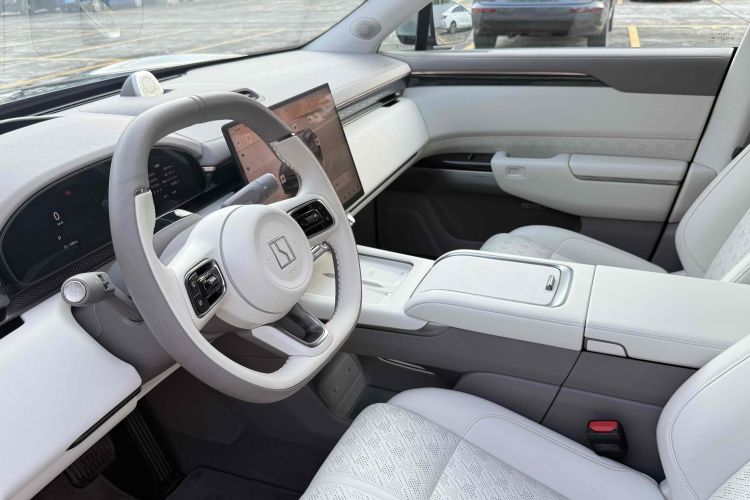 Zeekr 7X 2024 car image #16
