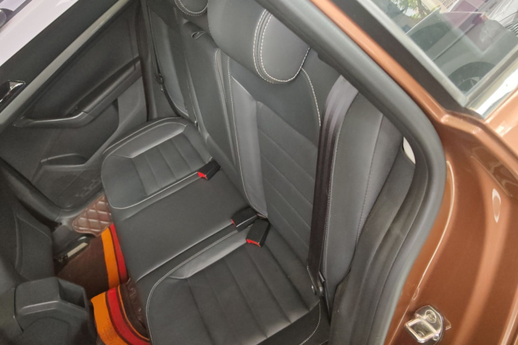 Volkswagen Gran Lavida 2018 immagine di auto #16