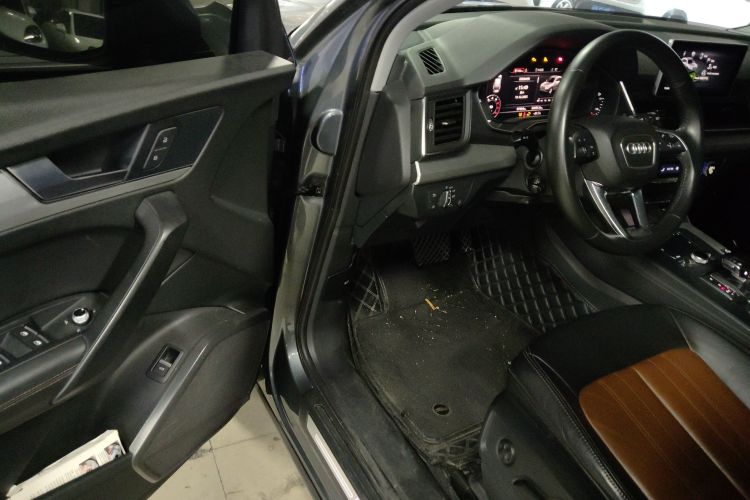 Audi Q5L 2020 car image #16