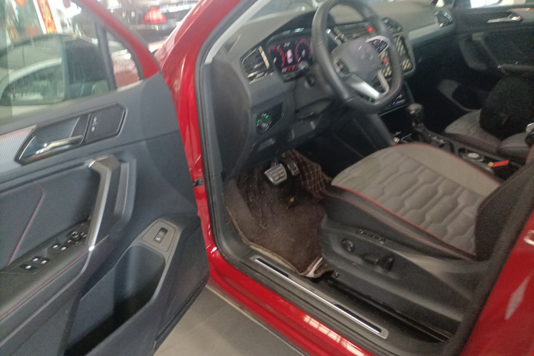 Volkswagen Tiguan X 2021 imagen de coche #16