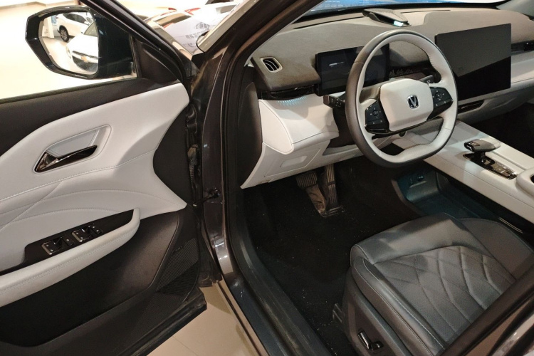 Changan UNI-Z PHEV 2024 #16 Changan UNI-Z PHEV 2024 car image #16