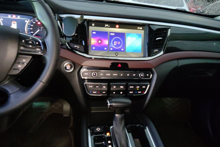 GAC Trumpchi GS8 2018 #16 GAC Trumpchi GS8 2018 car image #16