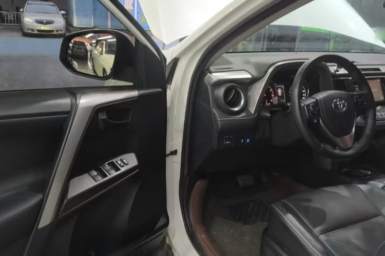 RAV4 2017 #16 RAV4 2017 car image #16