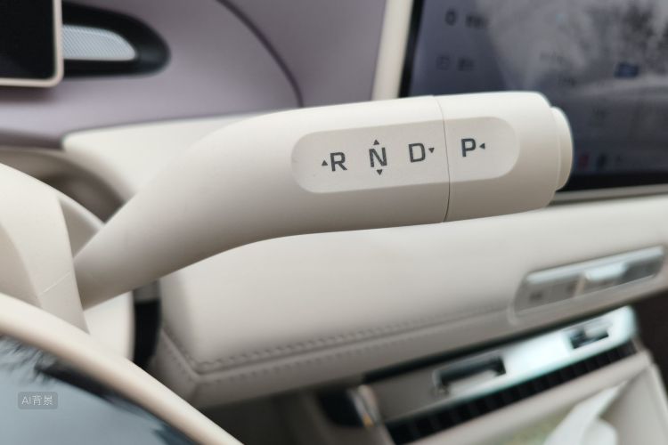 MG 4 EV 2025 immagine di auto #16