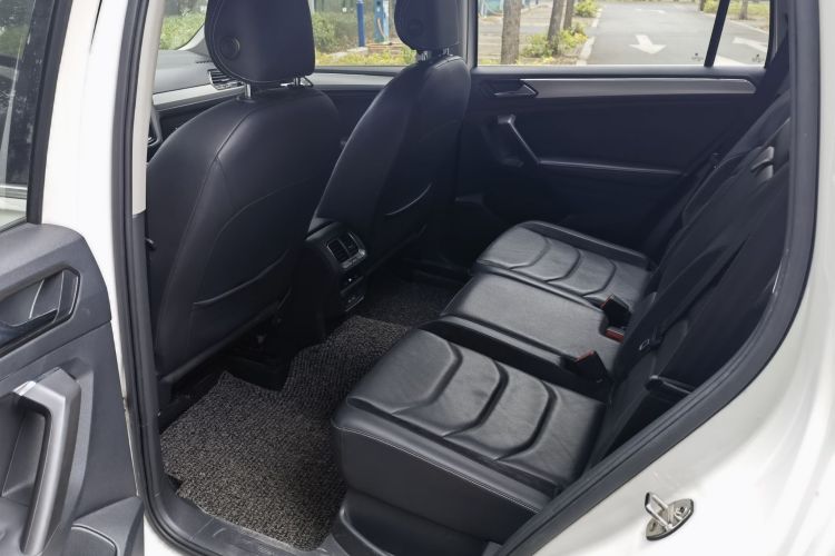 Volkswagen Tiguan L 2017 car image #16