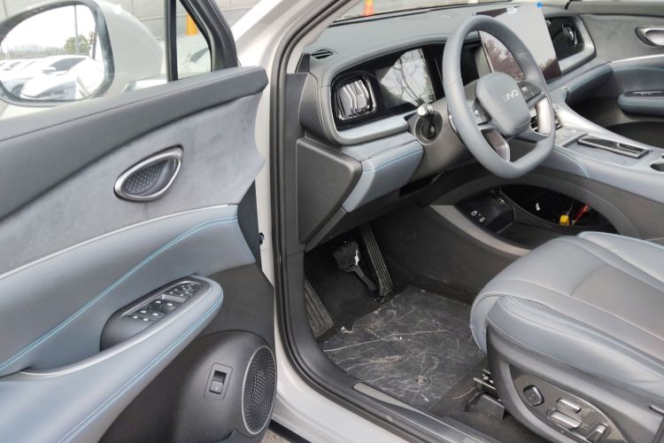 BYD Sea Lion 07 DM-i 2025 car image #16