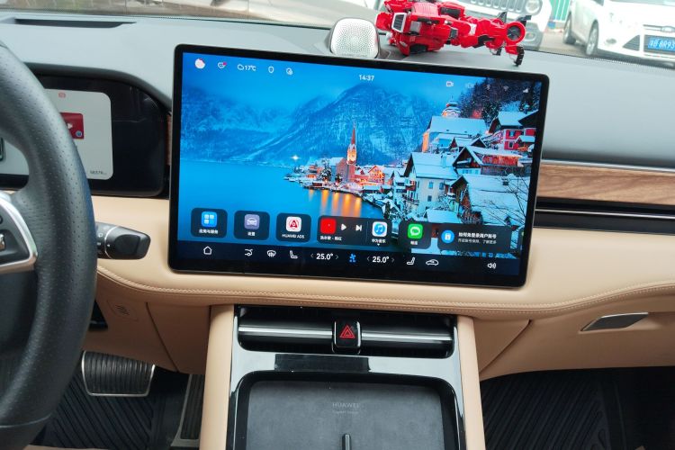 2023 car image #16