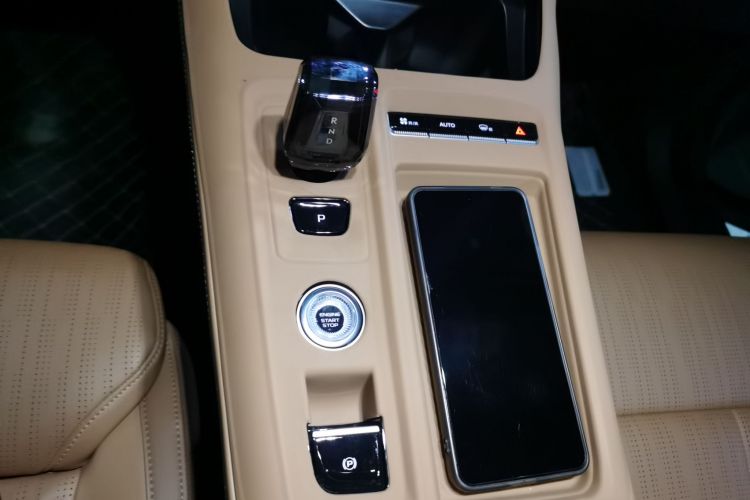 GEELY Boyue L 2025 car image #16