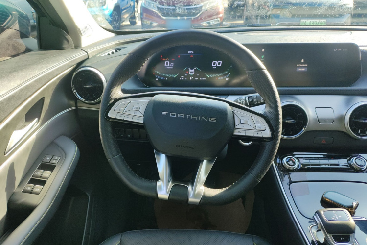 Forthing T5 EVO 2023 car image #16