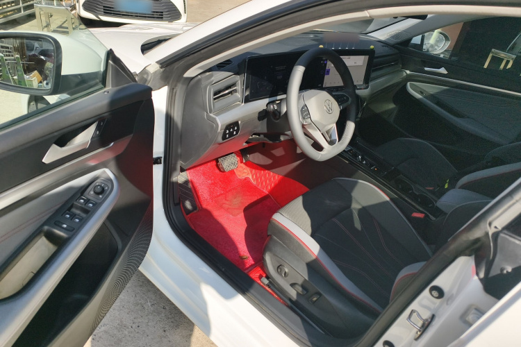 Volkswagen Lamando 2024 immagine di auto #16