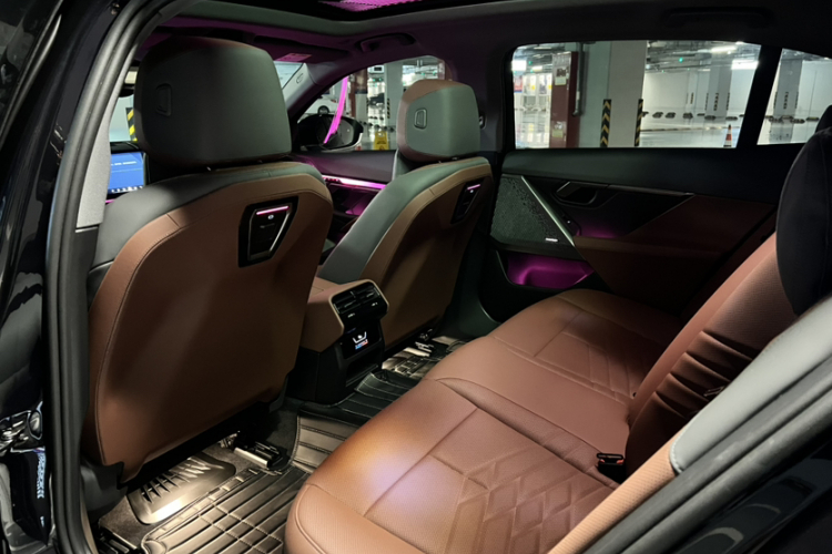 BMW i5 2025 car image #16