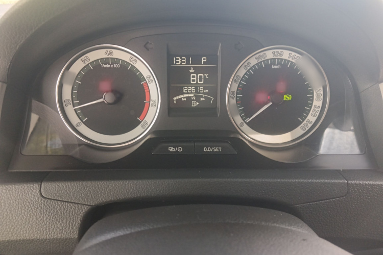 Skoda Rapid 2017 car image #16