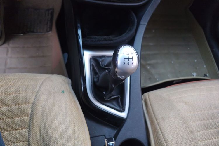 Changan Alsvin V7 2015 car image #16