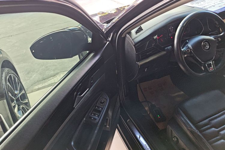 Volkswagen Passat 2019 car image #16