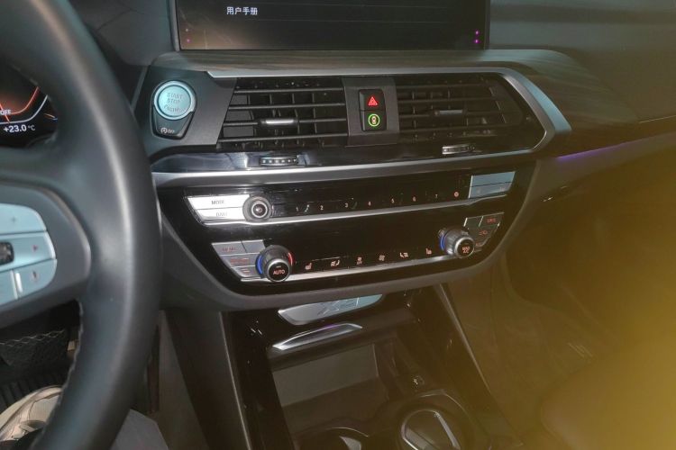 BMW X3 2020 car image #16