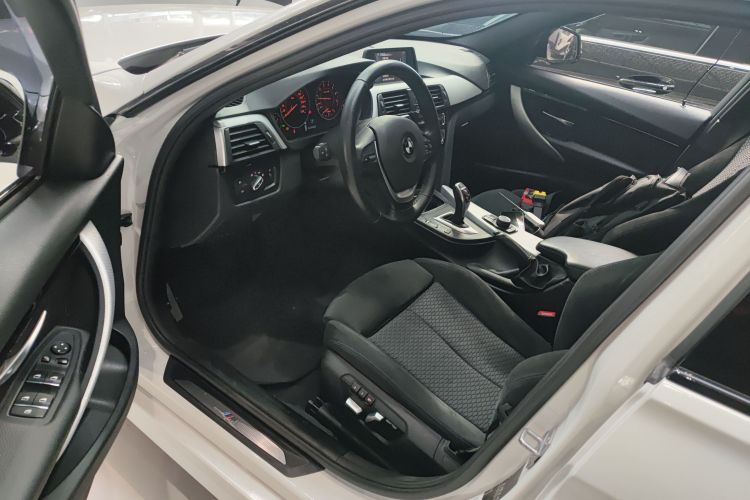 BMW 3 Series 2017 #16 BMW 3 Series 2017 car image #16