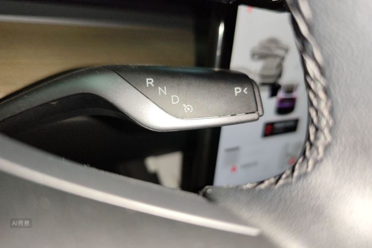 Tesla Model Y 2023 car image #16