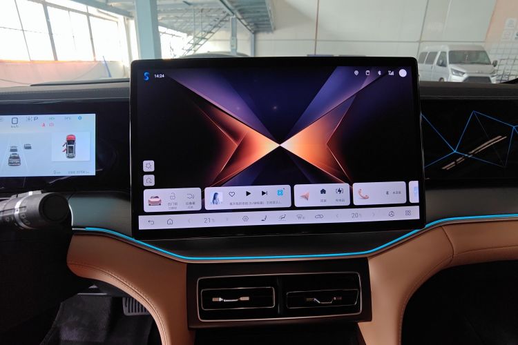 BYD SongL DM-i 2024 car image #16