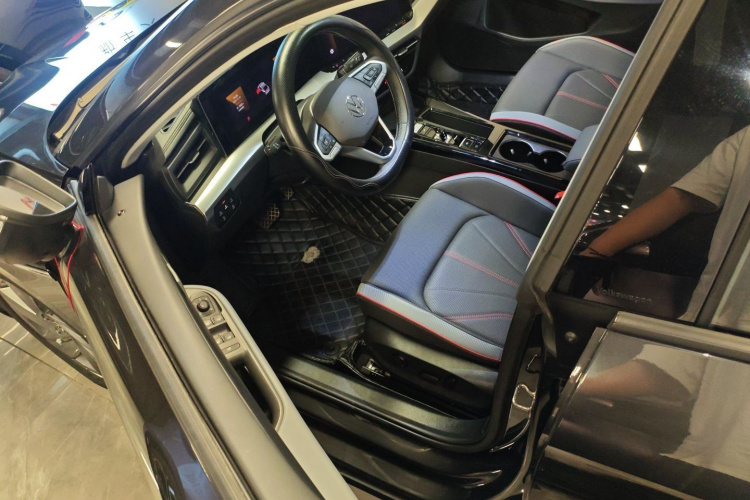 Volkswagen Lamando 2024 immagine di auto #16