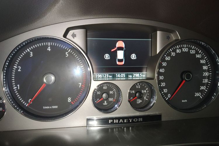 Volkswagen Pheaton 2013 immagine di auto #16