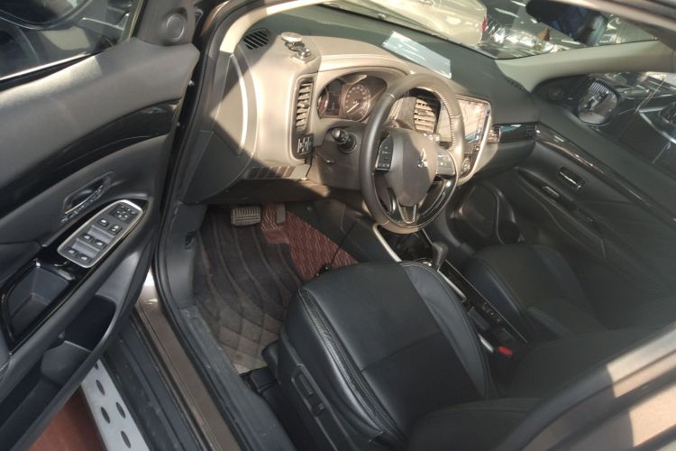 Rolls-Royce 2019 #16 Rolls-Royce 2019 car image #16