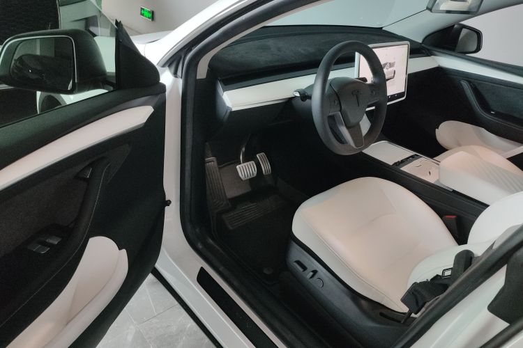 Tesla Model Y 2023 #16 Tesla Model Y 2023 car image #16