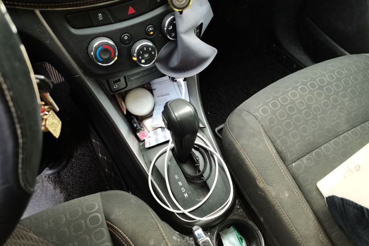 Chevrolet Tracker 2018 #16 Chevrolet Tracker 2018 car image #16