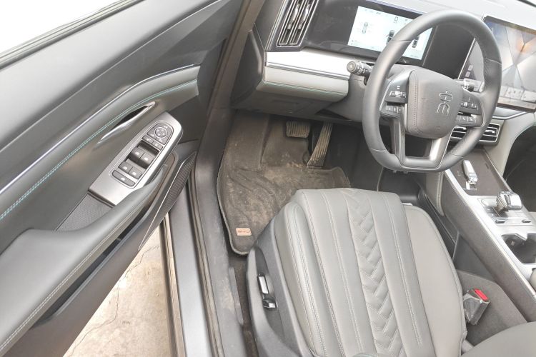 BYD SongL DM-i 2025 car image #16