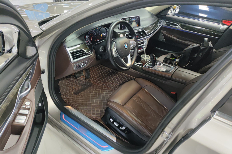 BMW 7 Series 2019 #16 BMW 7 Series 2019 car image #16