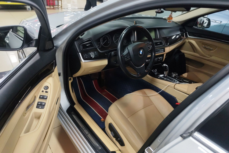 BMW 5 Series 2016 car image #16