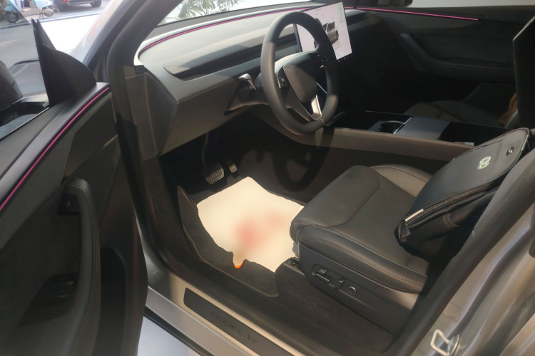 特斯拉 Model Y L 2025 汽车图片 #16
