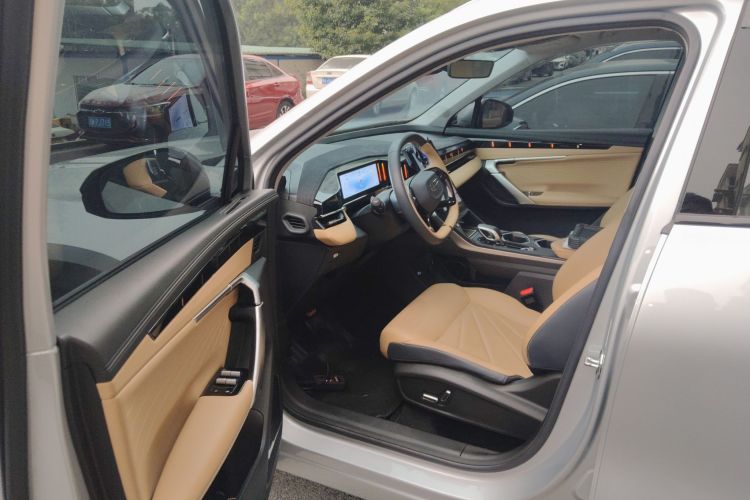 GEELY Boyue L 2023 car image #16