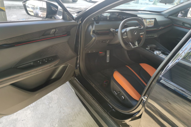 Changan UNI-V 2025 car image #16