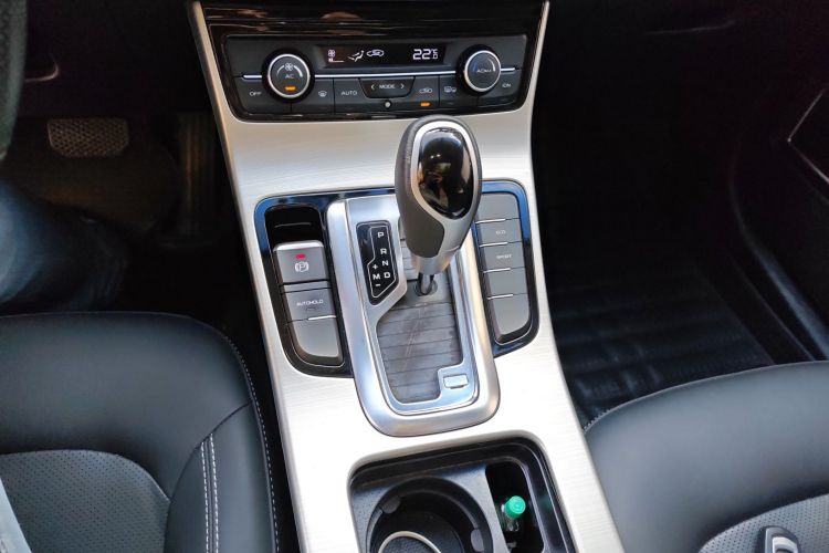 Emgrand GL 2017 #16 Emgrand GL 2017 car image #16